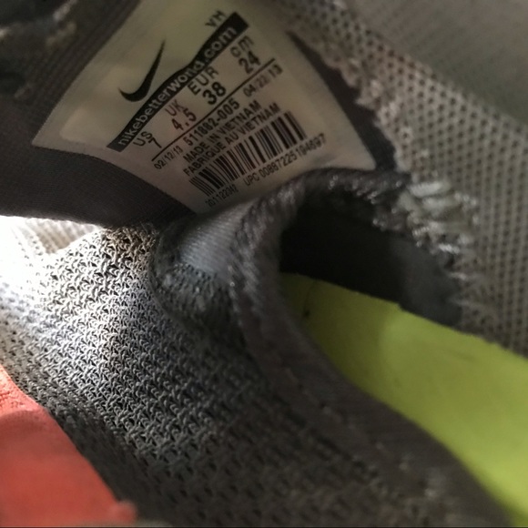 Nike Roche Run sneakers in Gray & pink - Picture 8 of 10